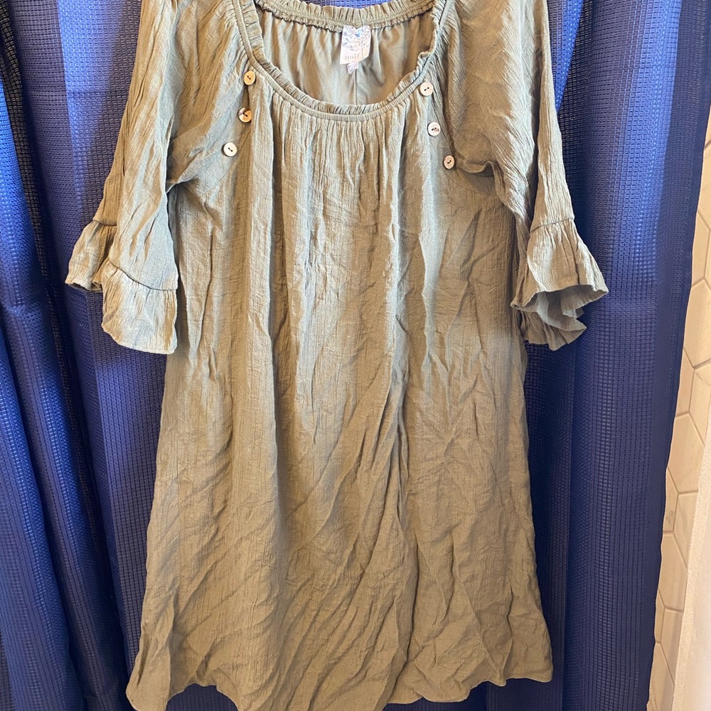Green Button-Detail Dress - Picture 2 of 4